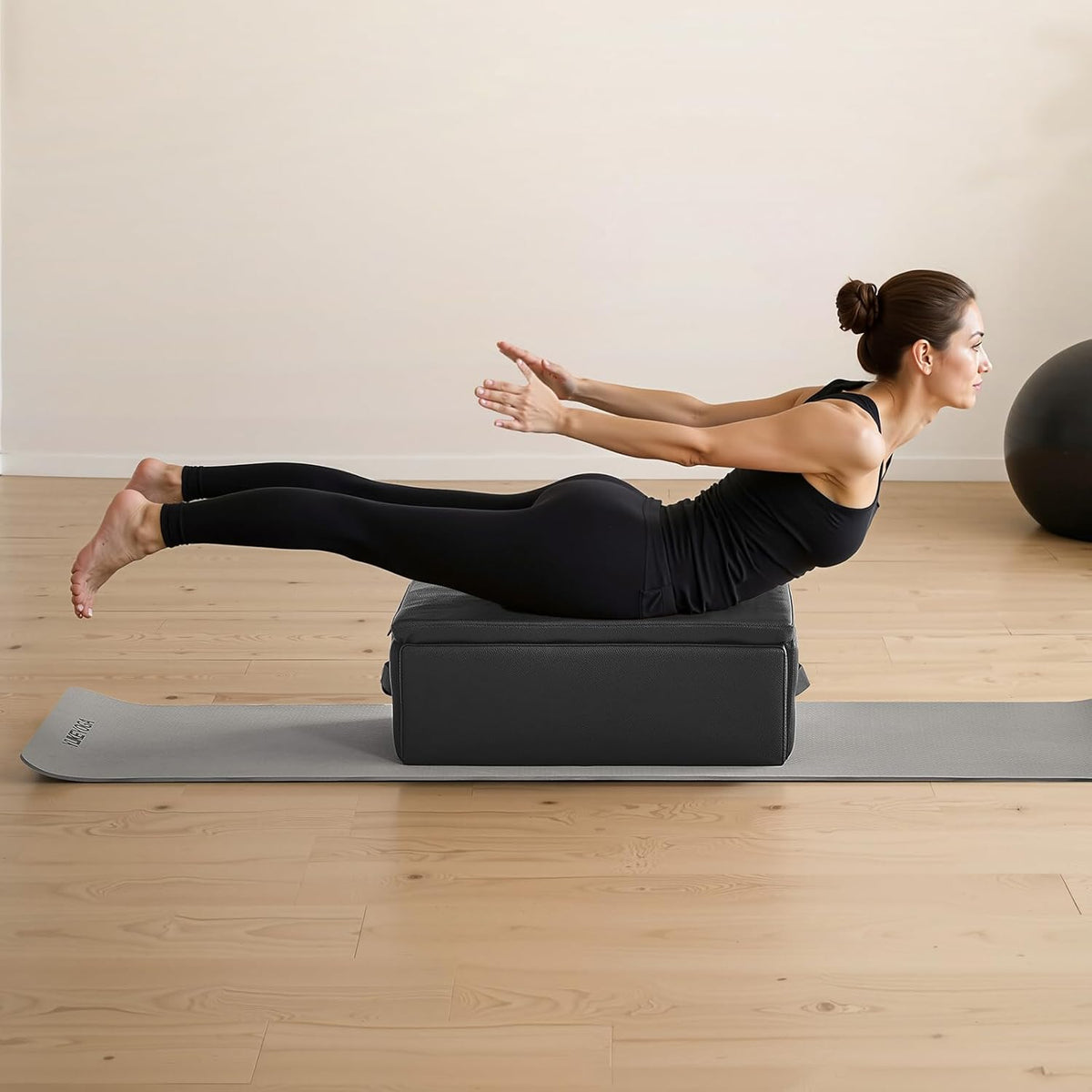Pilates Reformer Foldable, Suitable for Intermediate and Beginners Users, Pilates Equipment for Home Gym Studio Use with 4 Adjustable Resistance Spring, Up to 400 LBS