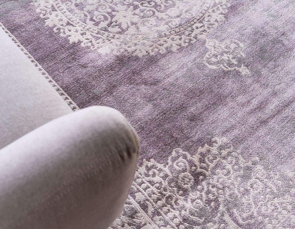New Classical Collection Area Rug - Olwen (4'Round, Purple/ Gray)