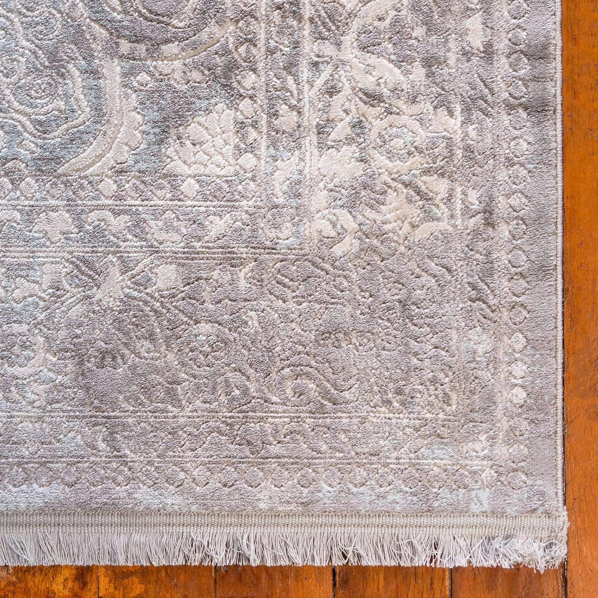 New Classical Collection Area Rug - Olwen (4'Round, Purple/ Gray)