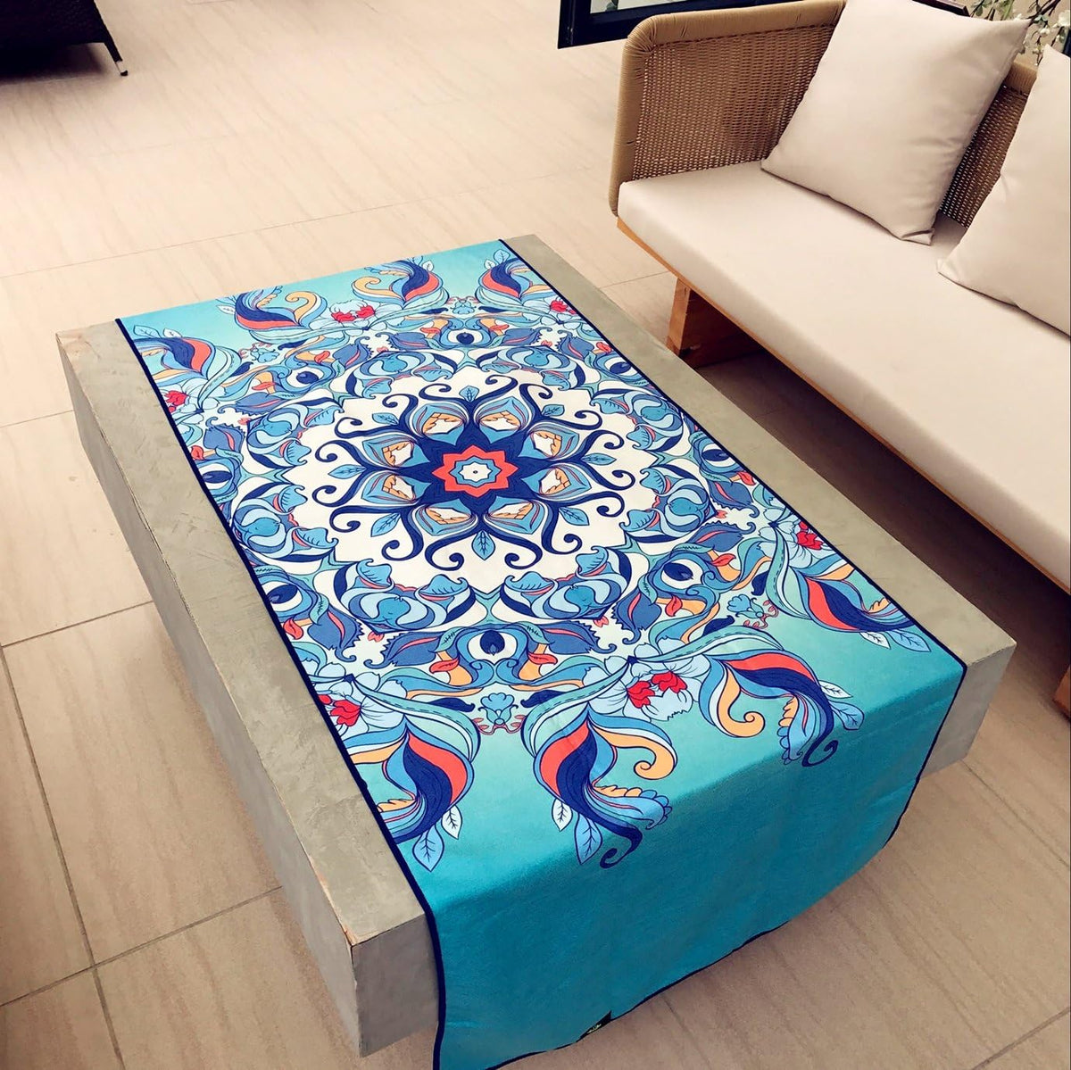 Non Slip Hot Yoga Towel, 100% Microfiber Non Slip Yoga Mat Towel for Hot Yoga, Pilates and Fitness, Exclusive Corner Pockets Design + Free Spray Bottle