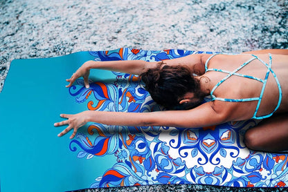 Non Slip Hot Yoga Towel, 100% Microfiber Non Slip Yoga Mat Towel for Hot Yoga, Pilates and Fitness, Exclusive Corner Pockets Design + Free Spray Bottle