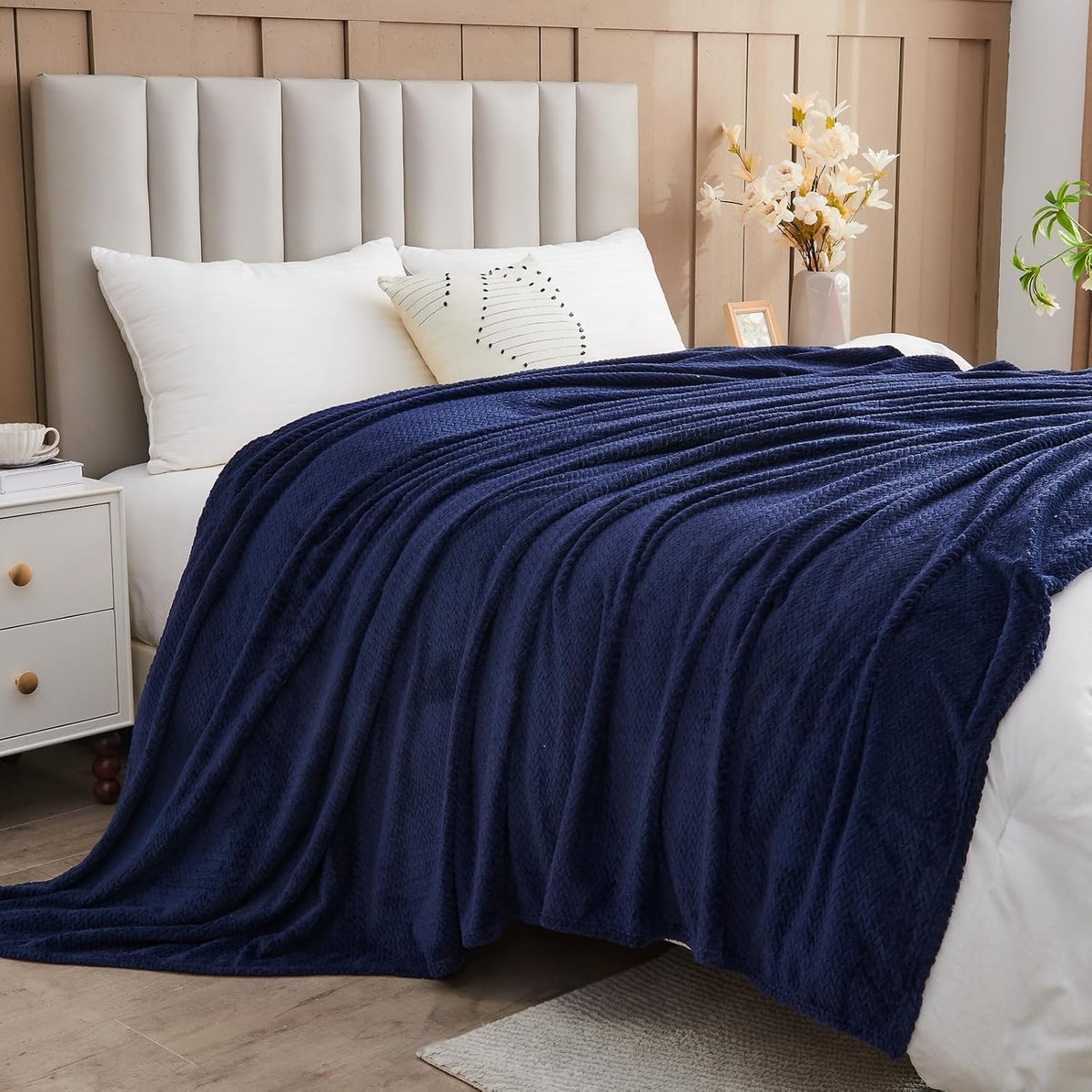 Fleece Leaves Pattern Throw Blanket, Light Purple, 50"x60" | Super Soft Throw Blanket, Lightweight Cozy Bed Sofa Blanket, Premium Silky Flannel Fleece, Travel Blanket for All Season Use - Colors A