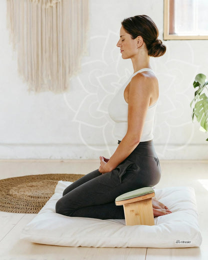 Folding Bamboo Meditation Bench with Cushion & Carry Bag – Ergonomic Yoga and Prayer Stool for Comfort and Posture Support (Black)