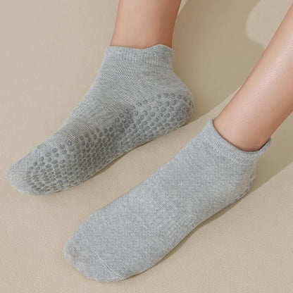 6 Pairs Pilates Socks for Women, Grip Yoga Crew Socks, Non Slip Grippy for Barre, Ballet, Dance & Hospital