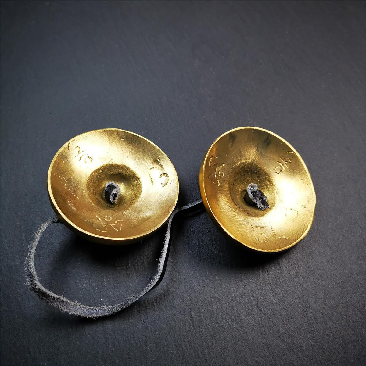 Tibetan Tingsha Bell Set - Tibetan Cymbals - for Sound Healing, Yoga, Meditation, and Mindfulness,Handmade in Nepal,Made of Bronze,Plain Pattern,Black Color，7.7cm/3.0 inch