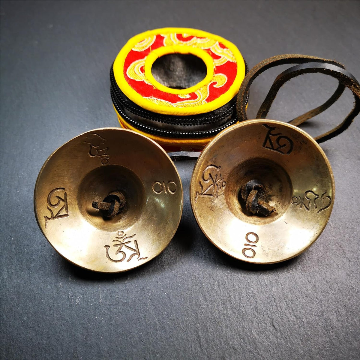 Tibetan Tingsha Bell Set - Tibetan Cymbals - for Sound Healing, Yoga, Meditation, and Mindfulness,Handmade in Nepal,Made of Bronze,Plain Pattern,Black Color，7.7cm/3.0 inch