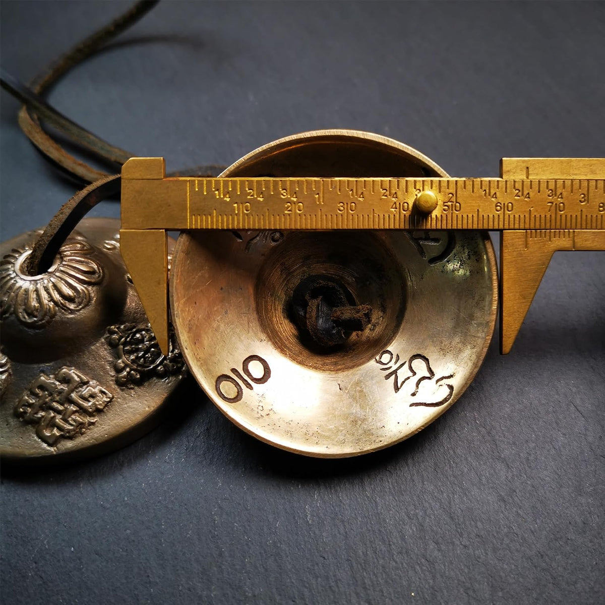 Tibetan Tingsha Bell Set - Tibetan Cymbals - for Sound Healing, Yoga, Meditation, and Mindfulness,Handmade in Nepal,Made of Bronze,Plain Pattern,Black Color，7.7cm/3.0 inch