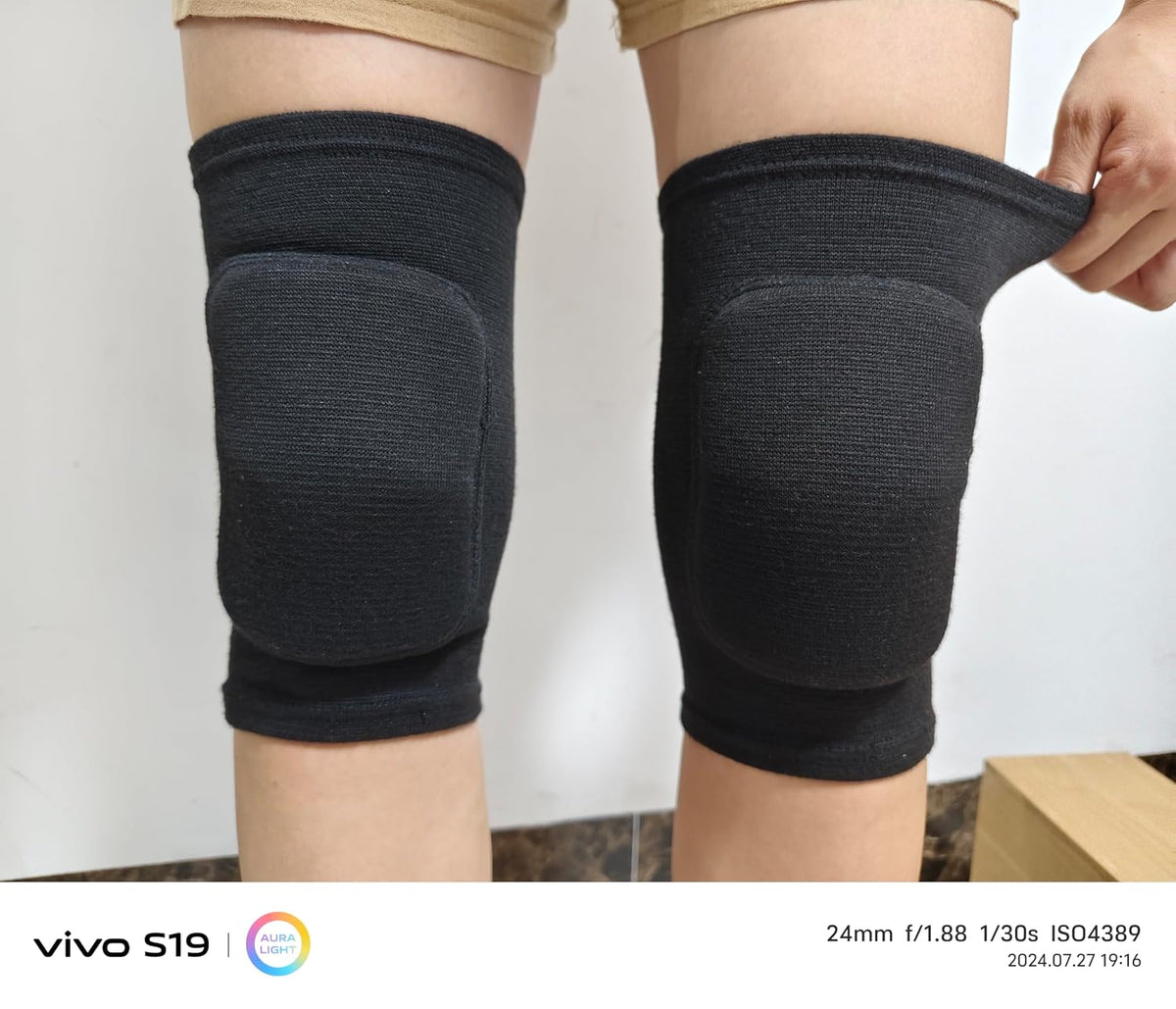 Anti slip sponge, soft and breathable men's, women's, girls', and children's black knee pads suitable for sports scenes such as volleyball, football, dance, yoga, wrestling, running, cycling, etc (Black, Large)