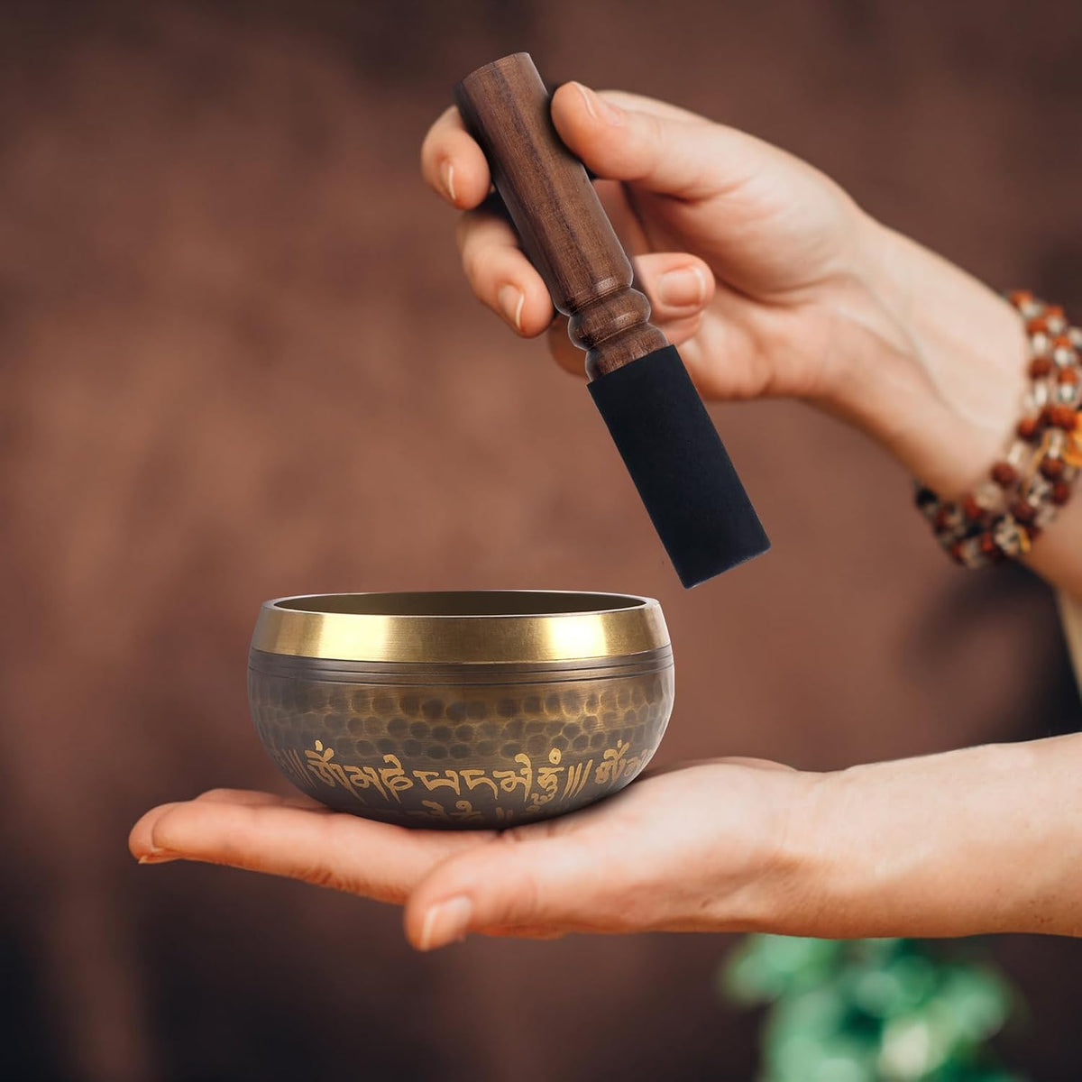 Tibetan Singing Bowls Set- Handmade in Nepal Meditation Sound Bowls for Yoga, Meditation, Mindfulness, Healing and Chakra Balancing, Stress Relief (4', Brown)
