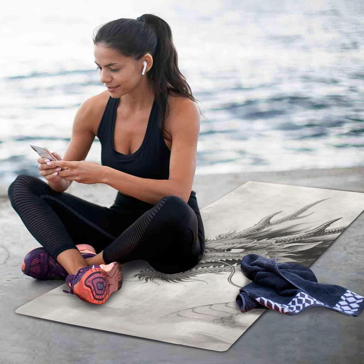 Grey Dragon hot yoga mat for men printed, non slip, non slip yoga towel with bag tapete para ejercicio 71x26 inches